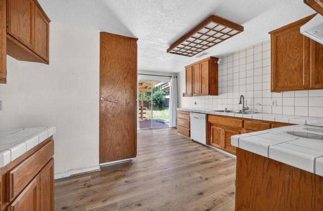 2709-2711 Walnut Ave, Carmichael, CA 95608