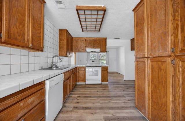 2709-2711 Walnut Ave, Carmichael, CA 95608