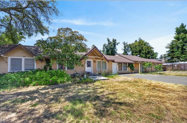 2709-2711 Walnut Ave, Carmichael, CA 95608