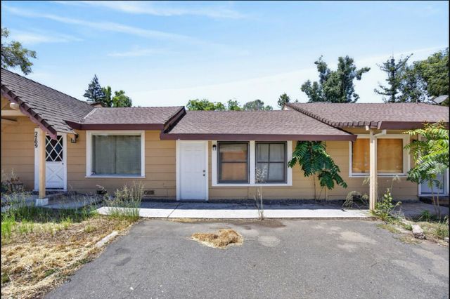 2709-2711 Walnut Ave, Carmichael, CA 95608
