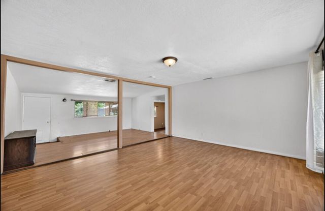 2709-2711 Walnut Ave, Carmichael, CA 95608