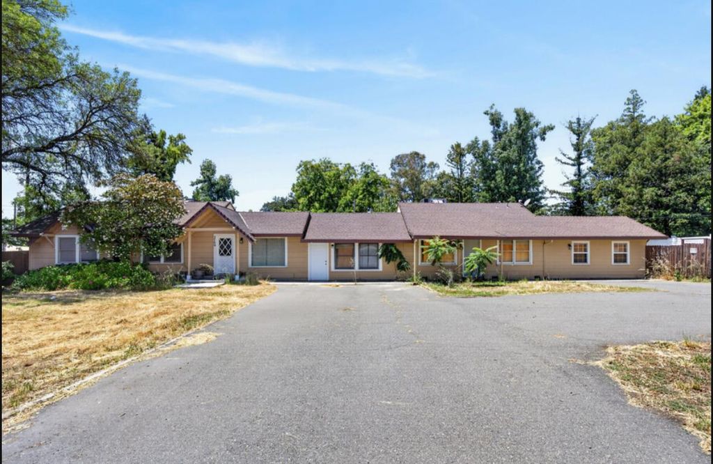 2709-2711 Walnut Ave, Carmichael, CA 95608