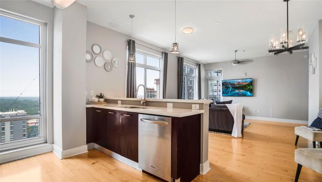 603 Davis ST 2204, Austin, TX 78701