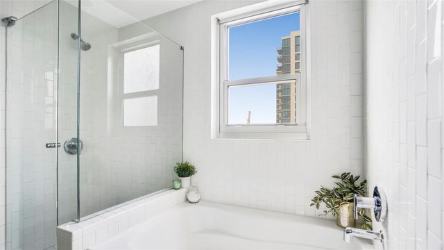 603 Davis ST 2204, Austin, TX 78701