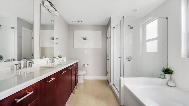 603 Davis ST 2204, Austin, TX 78701