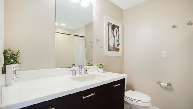 603 Davis ST 2204, Austin, TX 78701