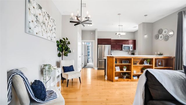 603 Davis ST 2204, Austin, TX 78701