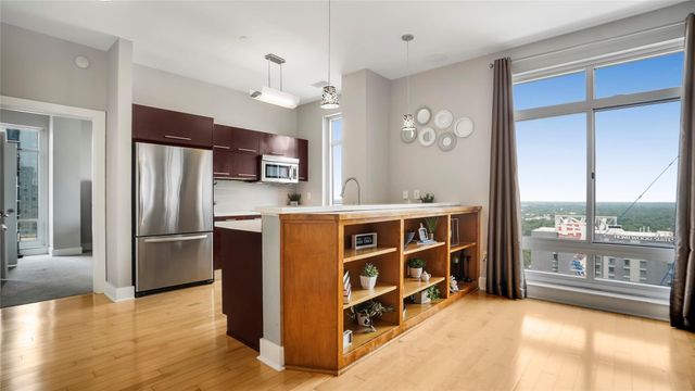 603 Davis ST 2204, Austin, TX 78701
