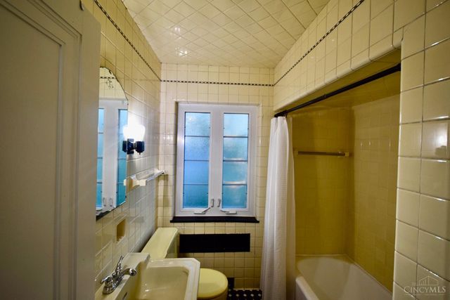 3255 Linwood Avenue, Cincinnati, OH 45226