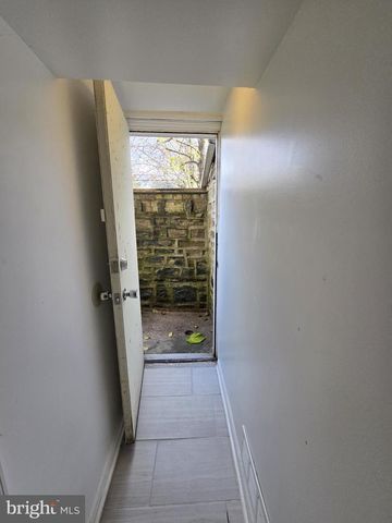 831 FANSHAW, Philadelphia, PA 19111