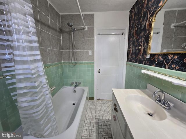 831 FANSHAW, Philadelphia, PA 19111