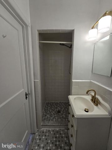 831 FANSHAW, Philadelphia, PA 19111