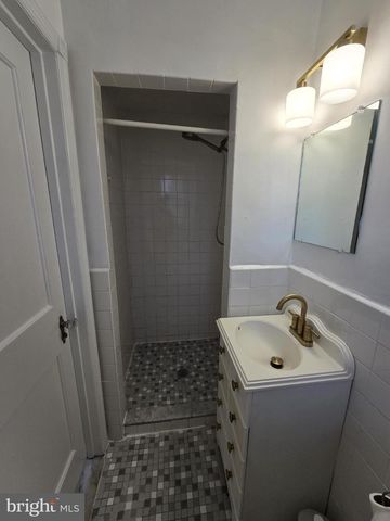 831 FANSHAW, Philadelphia, PA 19111