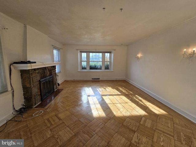 831 FANSHAW, Philadelphia, PA 19111