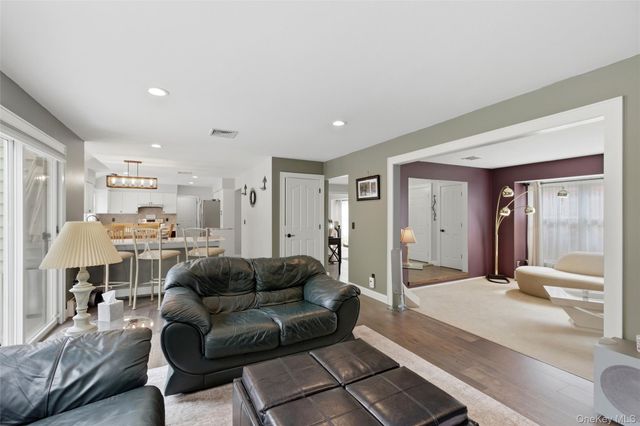 5 Allyson Place, East Setauket, NY 11733