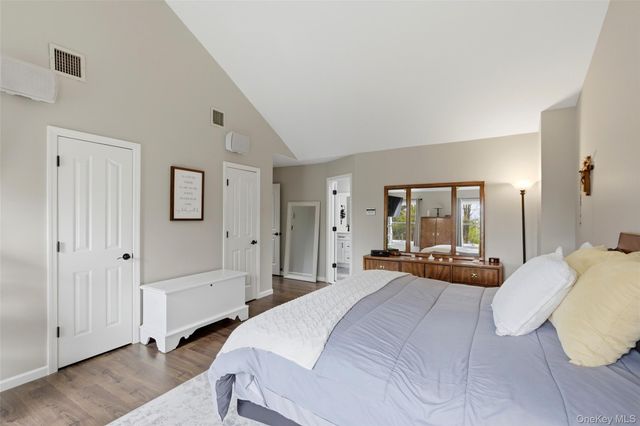 5 Allyson Place, East Setauket, NY 11733