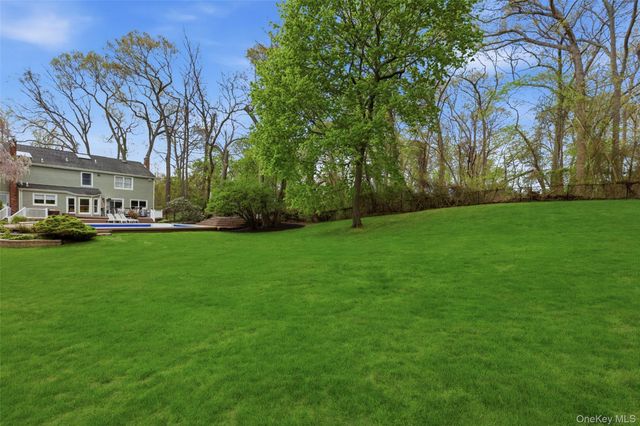 5 Allyson Place, East Setauket, NY 11733