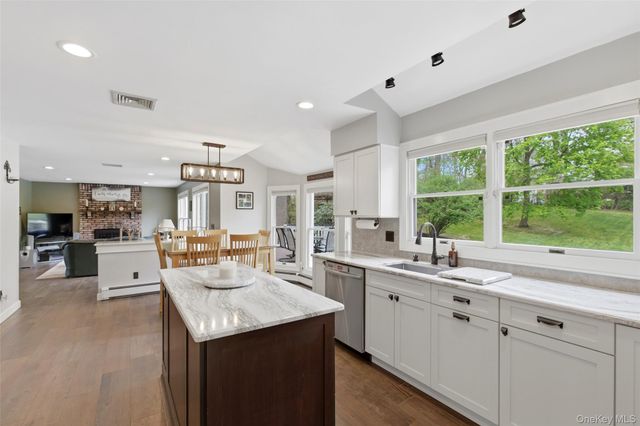5 Allyson Place, East Setauket, NY 11733