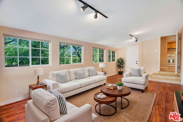 10743 Mountair Avenue, Tujunga, CA 91042