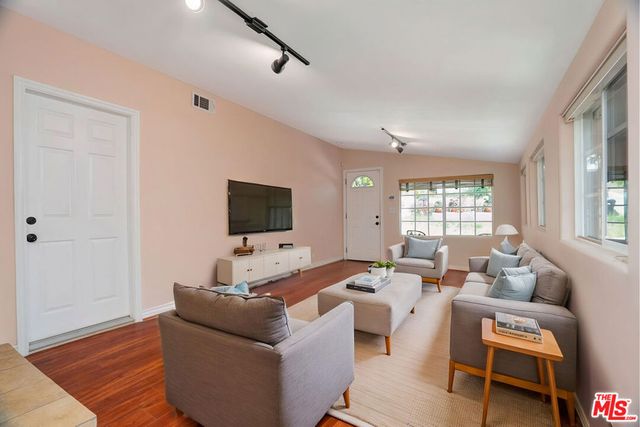 10743 Mountair Avenue, Tujunga, CA 91042