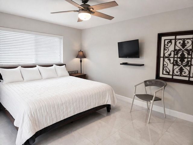 3910 NE 26th Avenue, Lighthouse Point, FL 33064