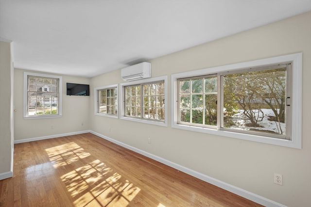 9 Oxbow Road, Lynnfield, MA 01940