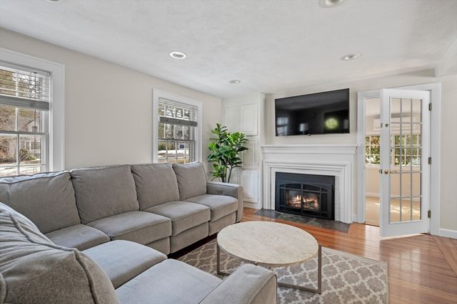 9 Oxbow Road, Lynnfield, MA 01940