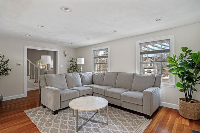 9 Oxbow Road, Lynnfield, MA 01940