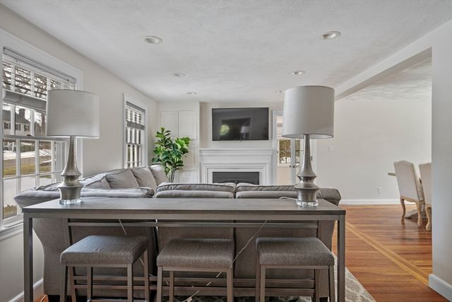 9 Oxbow Road, Lynnfield, MA 01940