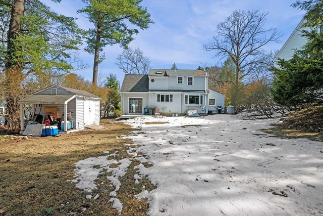 9 Oxbow Road, Lynnfield, MA 01940