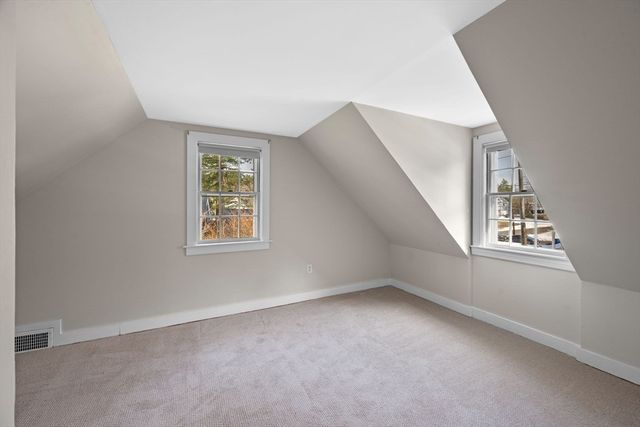 9 Oxbow Road, Lynnfield, MA 01940