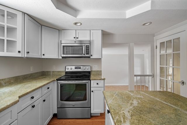 9 Oxbow Road, Lynnfield, MA 01940