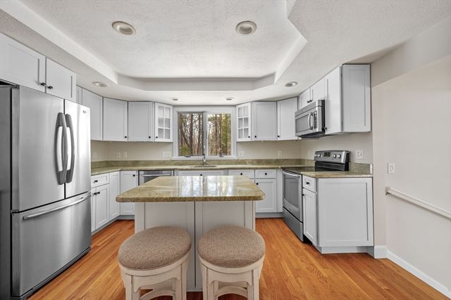 9 Oxbow Road, Lynnfield, MA 01940