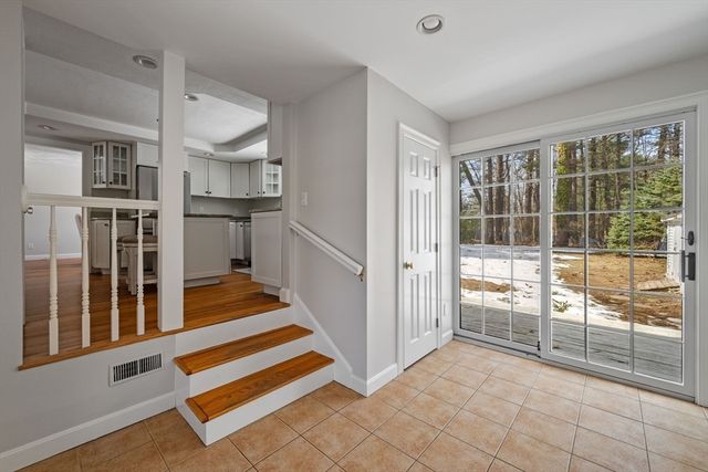 9 Oxbow Road, Lynnfield, MA 01940