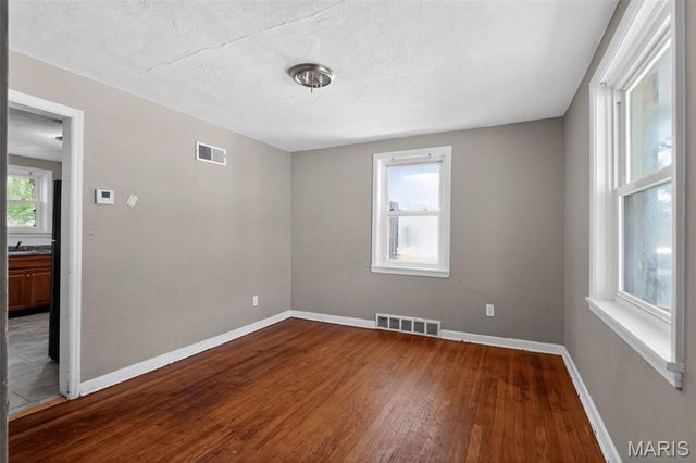 9817 Balboa Drive, St Louis, MO 63136