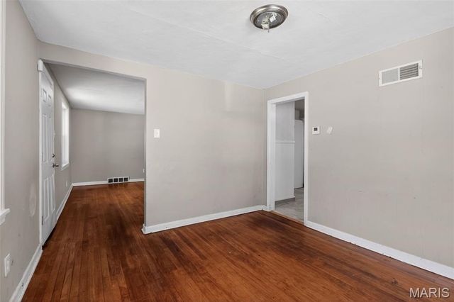 9817 Balboa Drive, St Louis, MO 63136