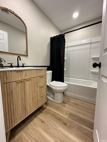 800 W ROBERTS Avenue, Marion, IN 46952