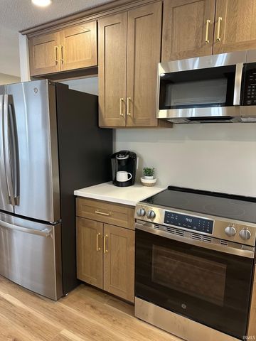 800 W ROBERTS Avenue, Marion, IN 46952