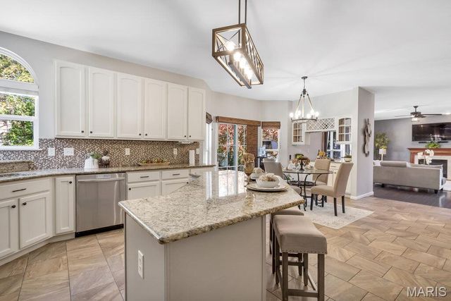 365 Remington Way Drive, Ballwin, MO 63021