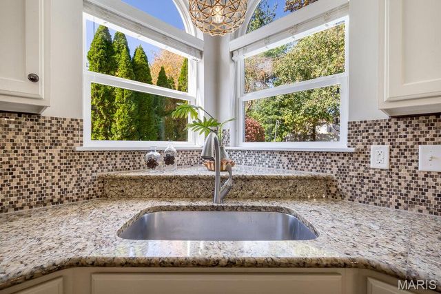 365 Remington Way Drive, Ballwin, MO 63021