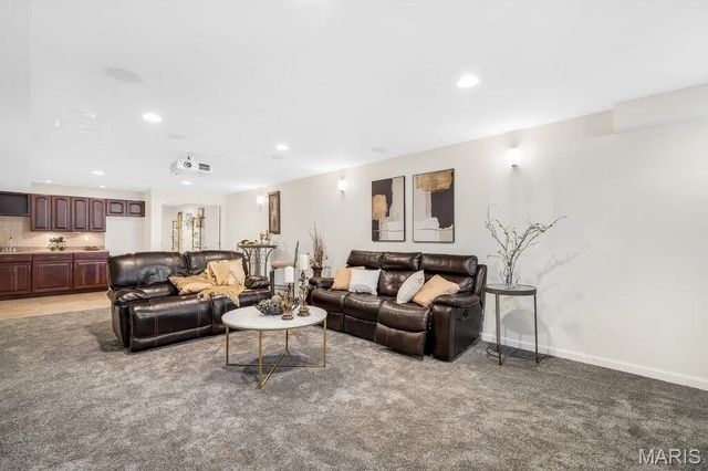 365 Remington Way Drive, Ballwin, MO 63021