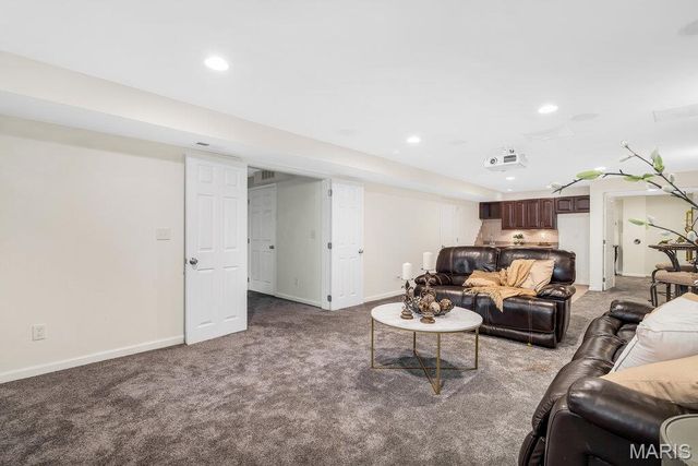 365 Remington Way Drive, Ballwin, MO 63021