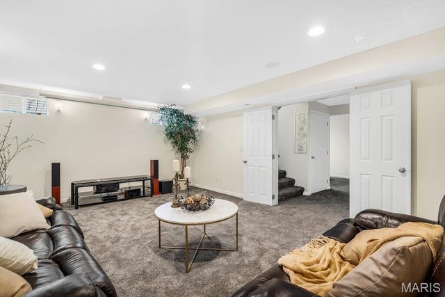 365 Remington Way Drive, Ballwin, MO 63021