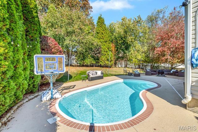 365 Remington Way Drive, Ballwin, MO 63021