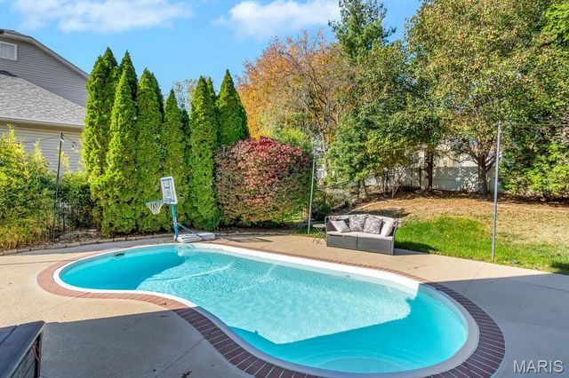 365 Remington Way Drive, Ballwin, MO 63021