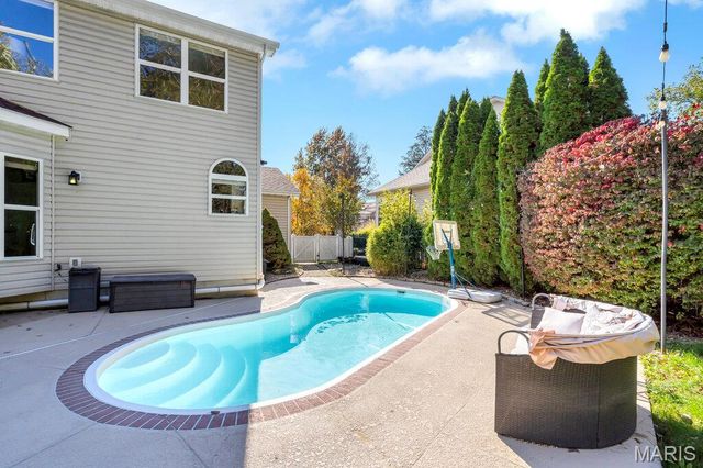 365 Remington Way Drive, Ballwin, MO 63021