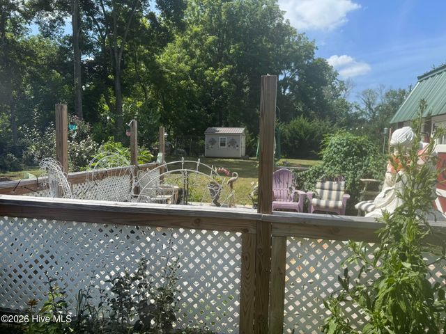 16 Waldorf Place, Brasstown, NC 28902