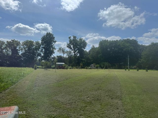 16 Waldorf Place, Brasstown, NC 28902