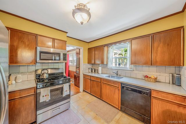 850 Linden Avenue, North Baldwin, NY 11510