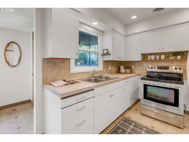 4214 Se 91ST Ave, Portland, OR 97266